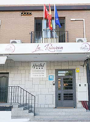 la reserva hostal COBENA MADRID puerta principal - Hostal La Reserva en Cobeña - Hostal La Reserva en Cobeña, Madrid